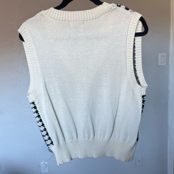 Crop Vest - Picture 2 of 2